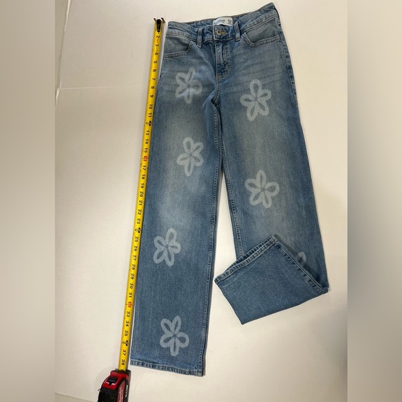 Abercrombie Kids Blue Straight Leg Jeans with Floral Design - Picture 2 of 14